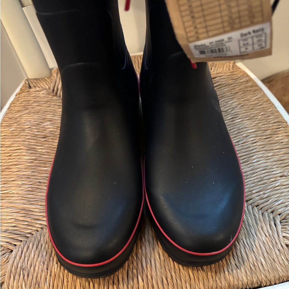 Tretorn Black Rainboots with Red Laces, leather trim- the Lia. NWT size 9 - Picture 8 of 9